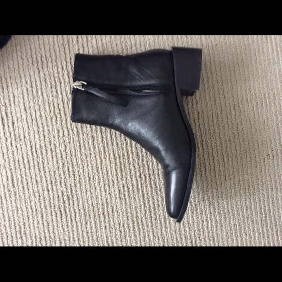 HM black boots. - Picture 3 of 9